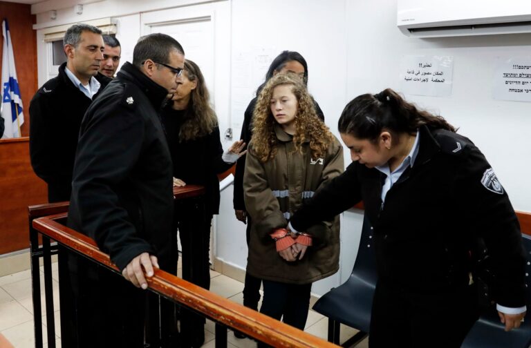 اعتقال الناشطة الفلسطينية عهد التميمي بشبهة "التحريض على الإرهاب"