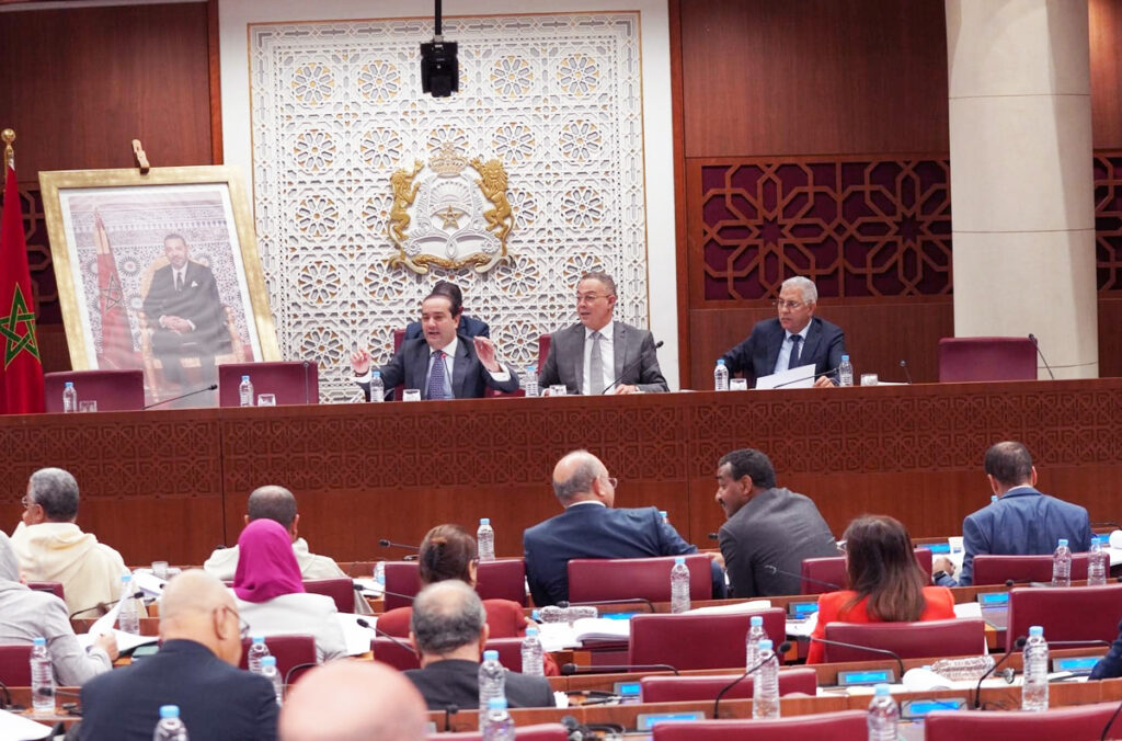 مجلس النواب.. لجنة المالية تصادق بالإجماع على مشروع قانون يتعلق بالمراقبة المالية للدولة على المنشآت العامة وهيئات أخرى