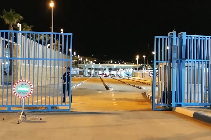 باب سبتة.. ضبط وحجز 56 كيلوغراما من مخدر الشيرا