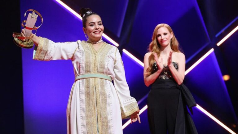 الدورة الـ 20 للمهرجان الدولي للفيلم بمراكش.. "كذب أبيض" للمخرجة المغربية أسماء المدير يفوز بالنجمة الذهبية (الجائزة الكبرى)