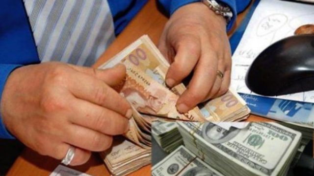 "مركز التجاري للأبحاث" يخفض توقعاته بشأن زوج العملات الدولار/الدرهم