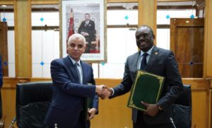 وزير الصحة والحماية الاجتماعية، خالد آيت طالب ترأس، الجمعة 29 مارس 2024 بالرباط، بمعية المدير العام للمراكز الإفريقية لمكافحة الأمراض والوقاية منها، مراسيم المصادقة والتوقيع على اتفاقية تعاون وتنسيق بين الحكومة المغربية والاتحاد الإفريقي/ المركز الإفريقي لمكافحة الأمراض والوقاية منها
