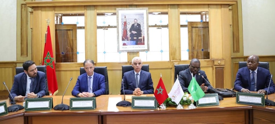 وزير الصحة والحماية الاجتماعية، خالد آيت طالب ترأس، الجمعة 29 مارس 2024 بالرباط، بمعية المدير العام للمراكز الإفريقية لمكافحة الأمراض والوقاية منها، مراسيم المصادقة والتوقيع على اتفاقية تعاون وتنسيق بين الحكومة المغربية والاتحاد الإفريقي/ المركز الإفريقي لمكافحة الأمراض والوقاية منها