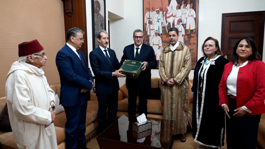 رئيس الحكومة يتسلم مقترحات الهيئة المكلفة بمراجعة مدونة الأسرة قصد رفعها للملك