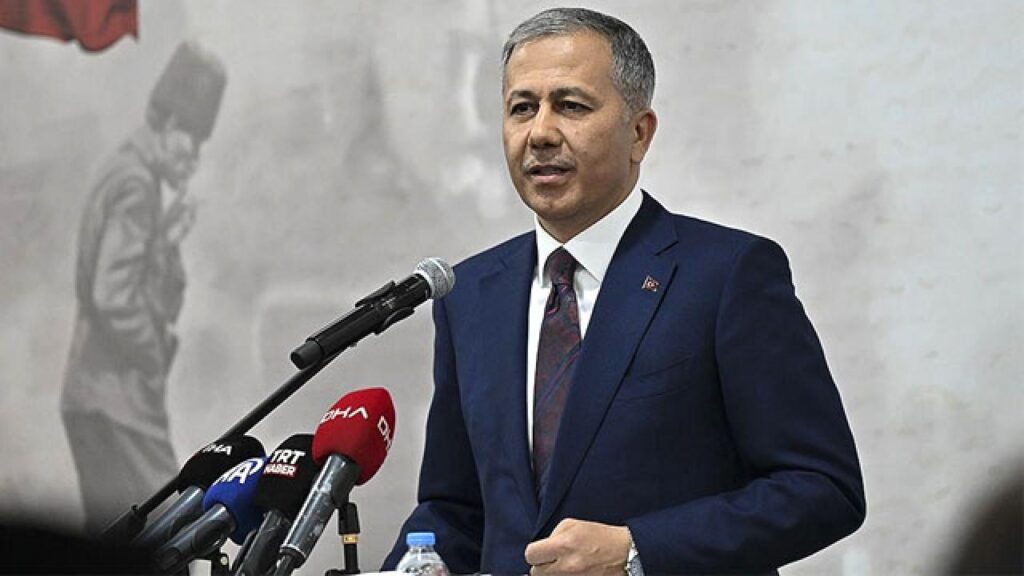 تركيا توقف 147 شخصا يشتبه بانتمائهم لتنظيم الدولة الإسلامية (وزير الداخلية)