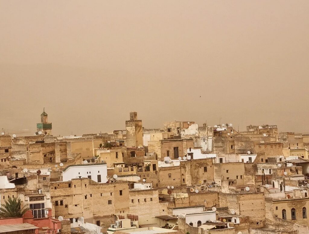 نشرة إنذارية: هبات رياح قوية مع تطاير للغبار يومي السبت والأحد بعدد من مناطق المملكة