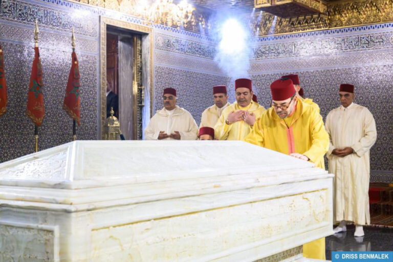 أمير المؤمنين الملك محمد السادس يترحم على روح المغفور له الملك محمد الخامس