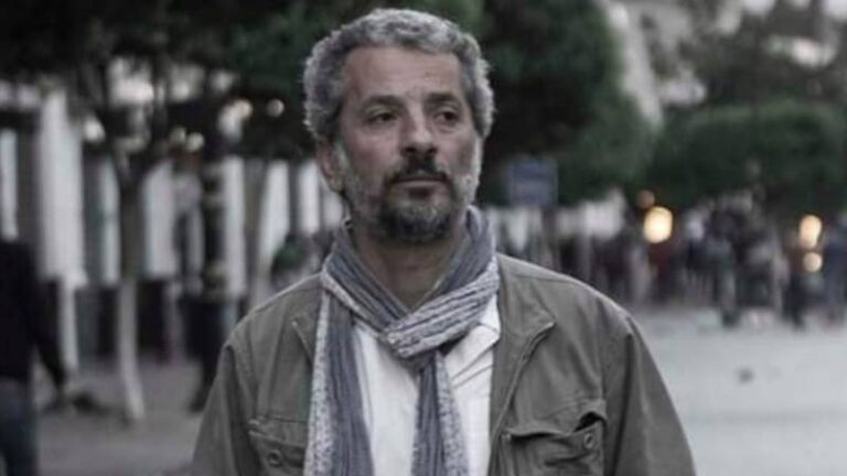 صحافي جزائري يقول إن السلطات منعته من دخول بلده