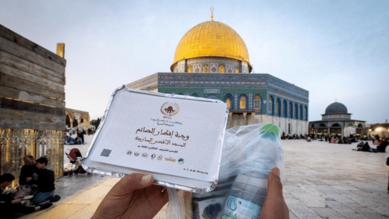 شخصيات فلسطينية تشيد بالعملية الإنسانية الكبيرة لوكالة بيت مال القدس الشريف