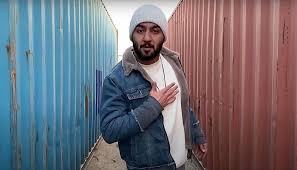 حرمان مغني الراب الإيراني توماج صالحي المحكوم عليه بالإعدام من الهاتف