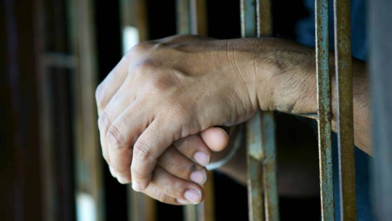 إيران تخفف حكم الإعدام بحق رجل أعمال التف على العقوبات الأميركية