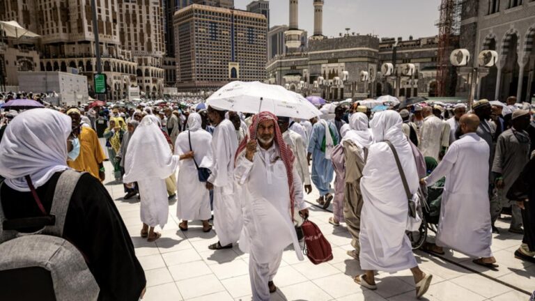 السعودية: انطلاق مناسك الحج في مكة المكرمة وسط درجات حرارة قياسية