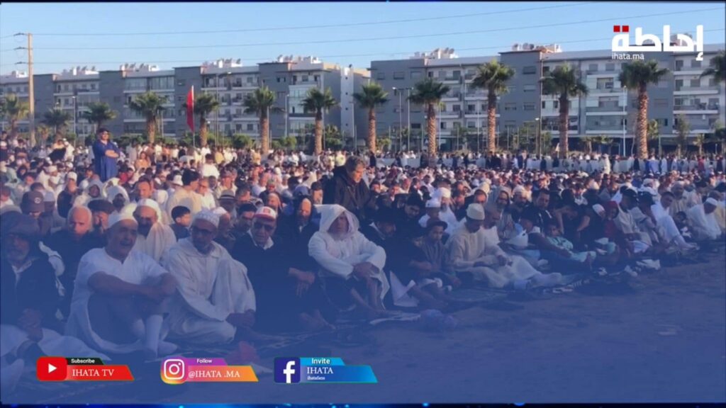 وسط أجواء مفعمة بالروحانية.. بيضاويون يؤدون صلاة عيد الأضحى المبارك (فيديو)