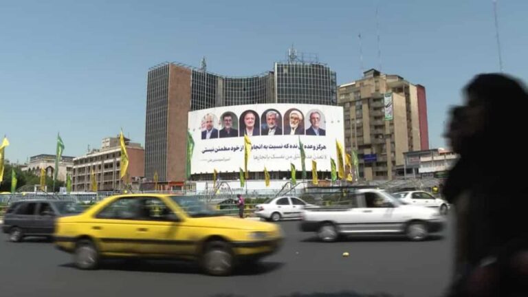 إيران.. انسحاب أول مرشح من الانتخابات الرئاسية وسط "لا مبالاة الناخبين"