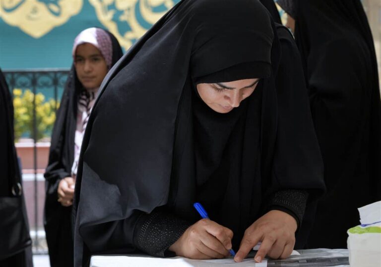 تمديد التصويت في الانتخابات الرئاسية الإيرانية