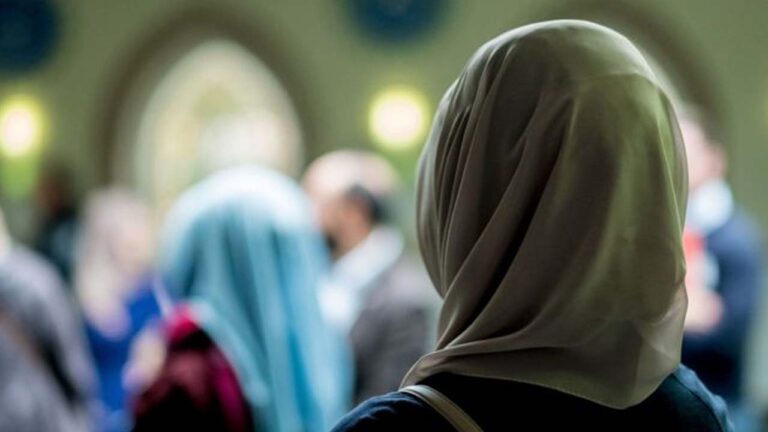 ابتدائية مراكش تنصف تلميذة ضد مدرسة فرنسية بسبب ارتدائها الحجاب