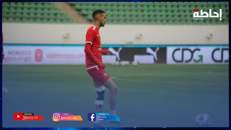 لاصق طبي وضمادات على الساق.. شكوك تحوم حول جاهزية زياش لمباراة زامبيا
