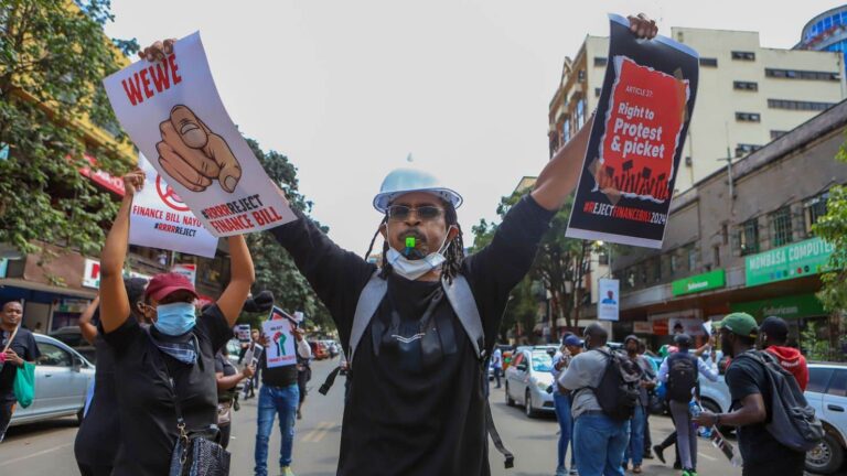 تظاهرة في كينيا احتجاجا على ضرائب جديدة واعتقالات