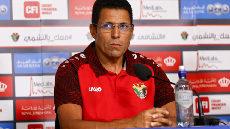 الكاف يُعلق عن رحيل عموتة من تدريب المنتخب الأردني