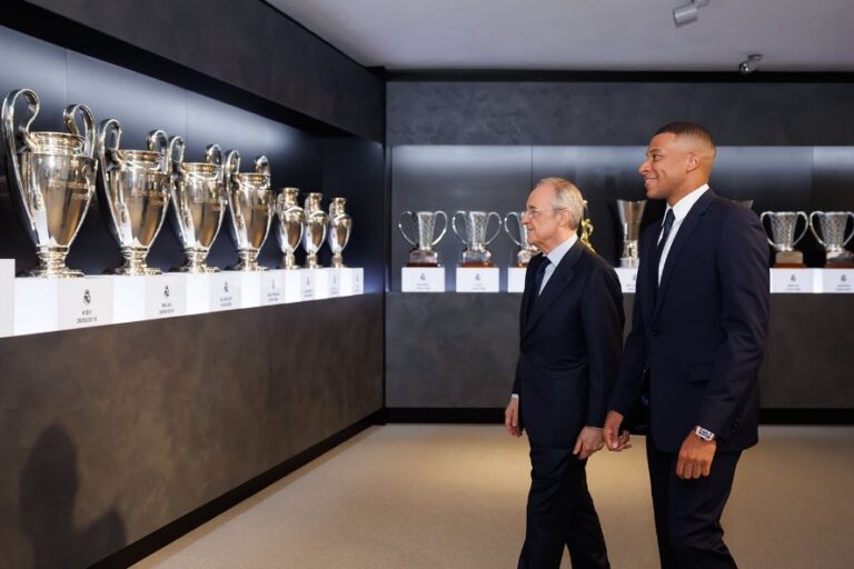 على خطى قدوته رونالدو.. تقديم مبابي لاعبا لريال مدريد بالرقم 9