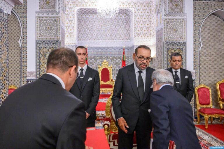 الملك يستقبل والي بنك المغرب