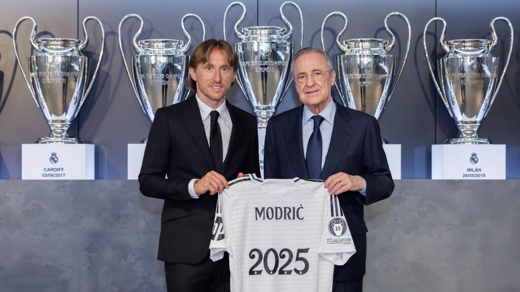 مودريتش يمدد عقده مع ريال مدريد لموسم إضافي