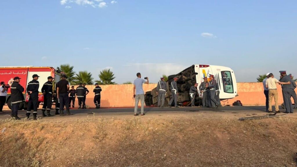 إقليم بني ملال .. مصرع شخص وإصابة 51 آخرين في حادث انقلاب حافلة لنقل المسافرين