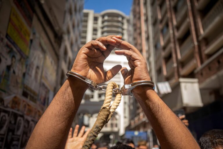 بنغلادش تؤكد احتجاز قادة الحركة الطلابية حفاظا على سلامتهم