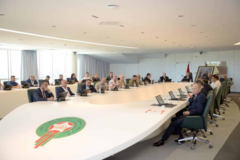 المصادقة بالإجماع على مشروع الحماية الاجتماعية للاعبات واللاعبين المحترفين والأطر التقنية