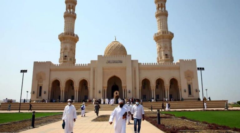 داعش.. ثلاثة إخوة عمانيين وراء الهجوم على مسجد للشيعة في مسقط
