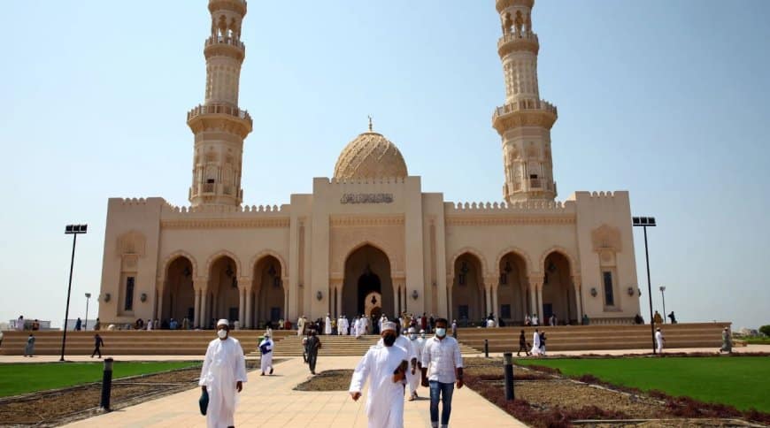 داعش.. ثلاثة إخوة عمانيين وراء الهجوم على مسجد للشيعة في مسقط