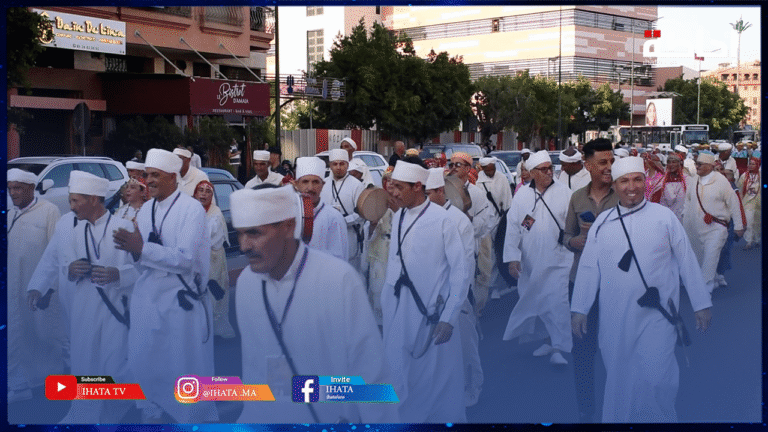 وسط حشد من المتفرجين.. كرنفال مهرجان الفنون الشعبية يجوب شوارع مراكش (فيديو)