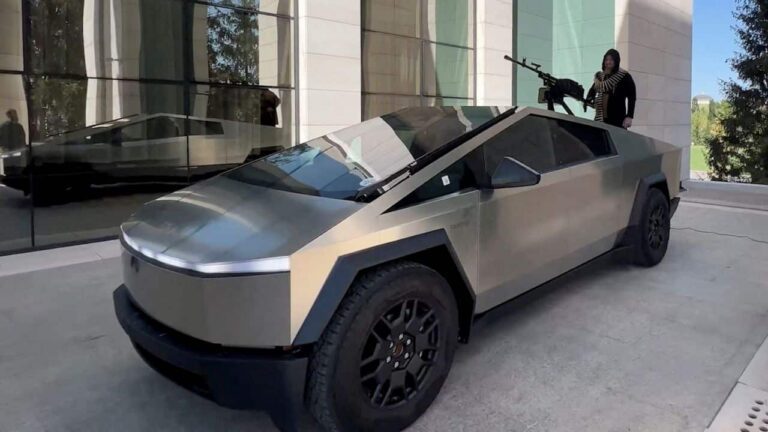 إيلون ماسك ينفي إهداء زعيم الشيشان سيارة تسلا