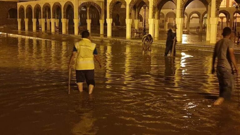 أمطار قوية تُغرف مدينة السمارة وتتسبب في انهيار 5 منازل