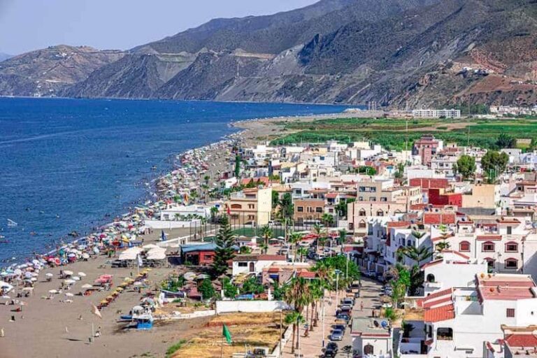 الجامعة المغربية لحقوق المستهلك تدين "الجشع والنصب والاحتيال" في قطاع السياحة الداخلية