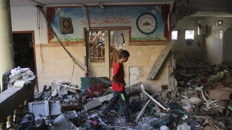 100 قتيل بقصف إسرائيلي على مدرسة تؤوي نازحين في مدينة غزة والجيش يشكك في الأرقام