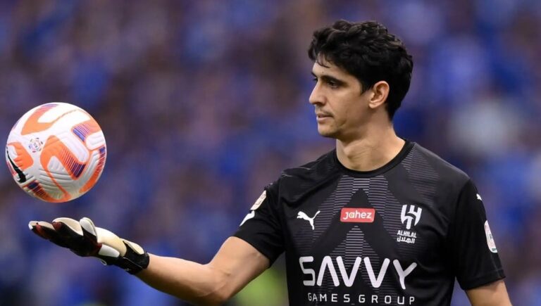 المغربي ياسين بونو يقتحم قائمة أغلى 10 حراس أجرا عالميا