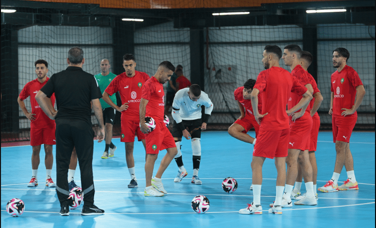 مونديال.. الدكيك يركز على إزالة العياء في أول حصة تدريبية للمنتخب الوطني (صور)