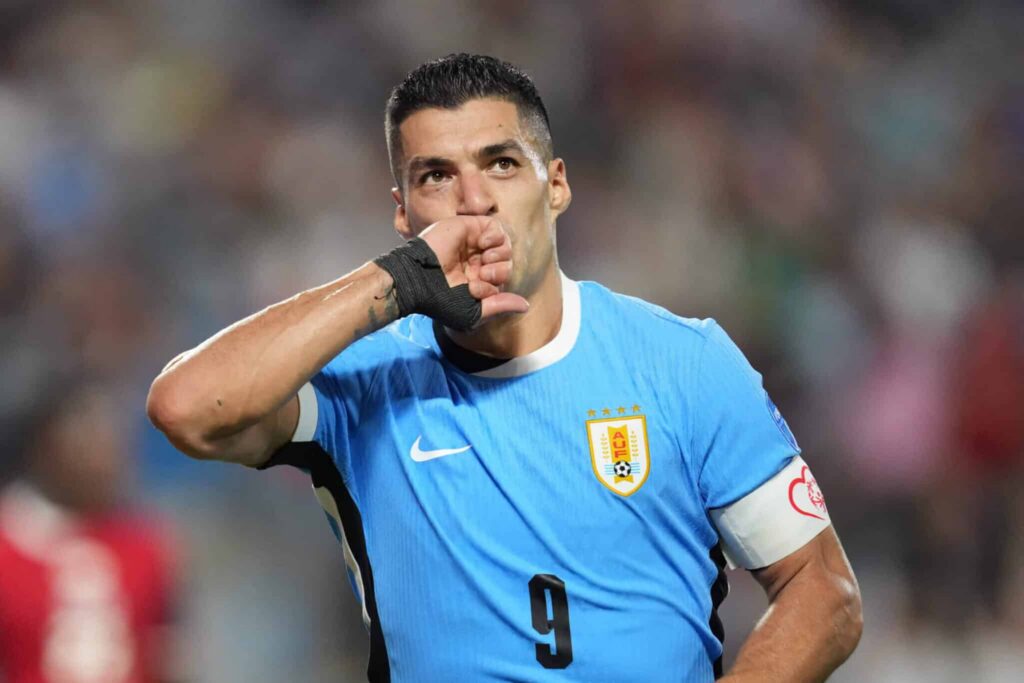 سواريز يضع حدا لمسيرته الكروية مع منتخب بلاده