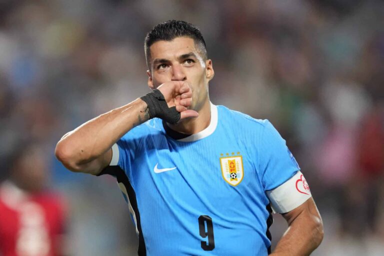 سواريز يضع حدا لمسيرته الكروية مع منتخب بلاده