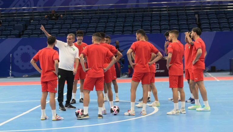 المنتخب الوطني لكرة القدم داخل القاعة يجري الحصة التدريبية الرسمية بأوزبكستان
