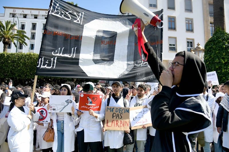 طلبة كلية الطب يصعدون في وجه الميراوي ويعلنون دخلوهم في سلسلة من الاضرابات