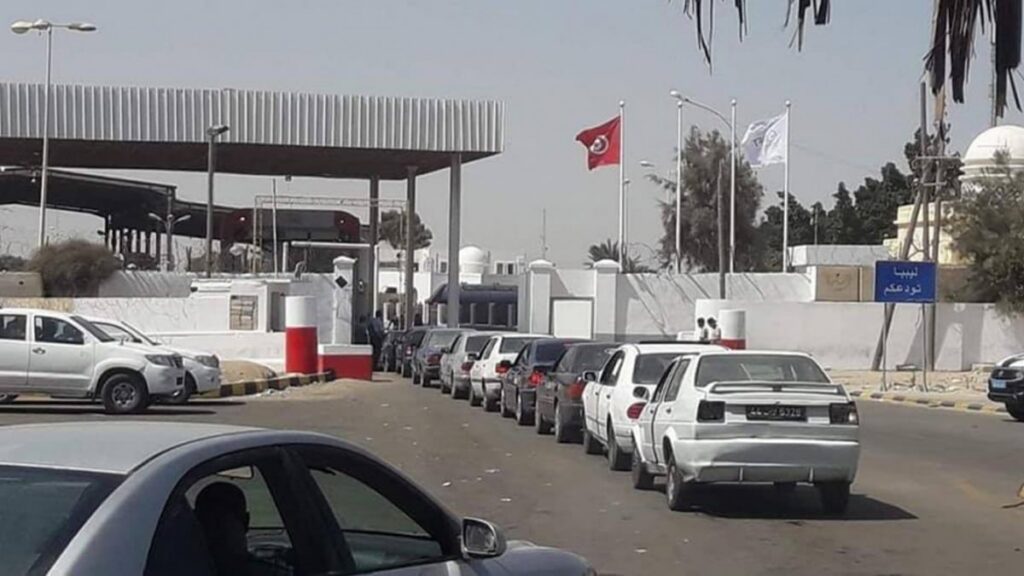 مجموعة تفكير تونسية: الإغلاق الأخير لمعبر رأس جدير مع ليبيا أنعش التهريب عبر الحدود مع الجزائر