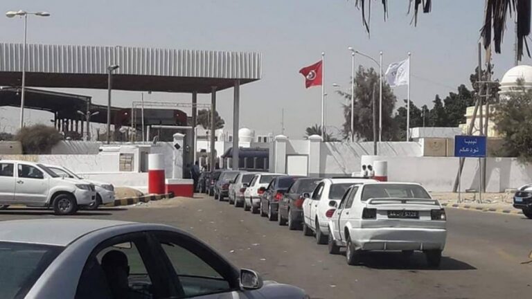 مجموعة تفكير تونسية: الإغلاق الأخير لمعبر رأس جدير مع ليبيا أنعش التهريب عبر الحدود مع الجزائر