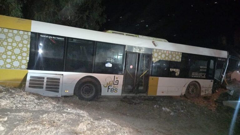 حادث انقلاب حافلة بفاس يخلف العديد من الجرحى