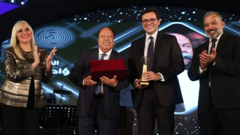 تكريم المطرب المغربي فؤاد الزبادي في افتتاح مهرجان الموسيقى العربية بالقاهرة