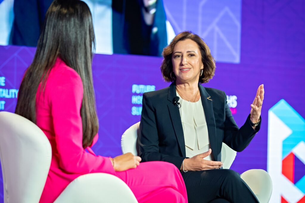 عمور تجري سلسلة لقاءات على هامش قمة مستقبل الضيافة بدبي