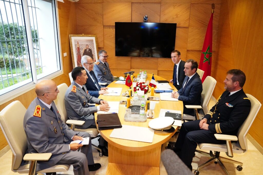 لوديي والفريق أول المفتش العام للقوات المسلحة الملكية يستقبلان وزير الجيوش وقدماء المحاربين الفرنسي
