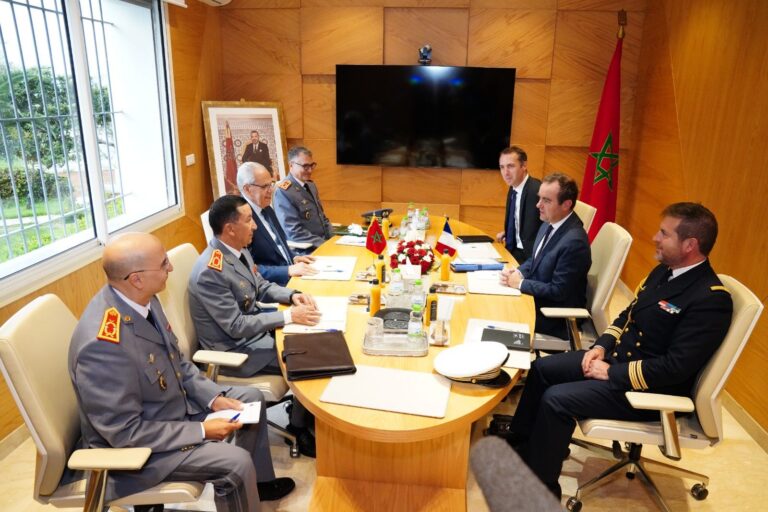 لوديي والفريق أول المفتش العام للقوات المسلحة الملكية يستقبلان وزير الجيوش وقدماء المحاربين الفرنسي