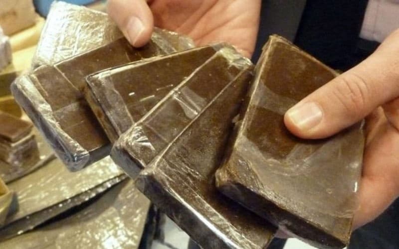 الأمن والجمارك يُحبطان عملية تهريب كمية مهمة من "الحشيش" بمعبر سبتة المُحتلة